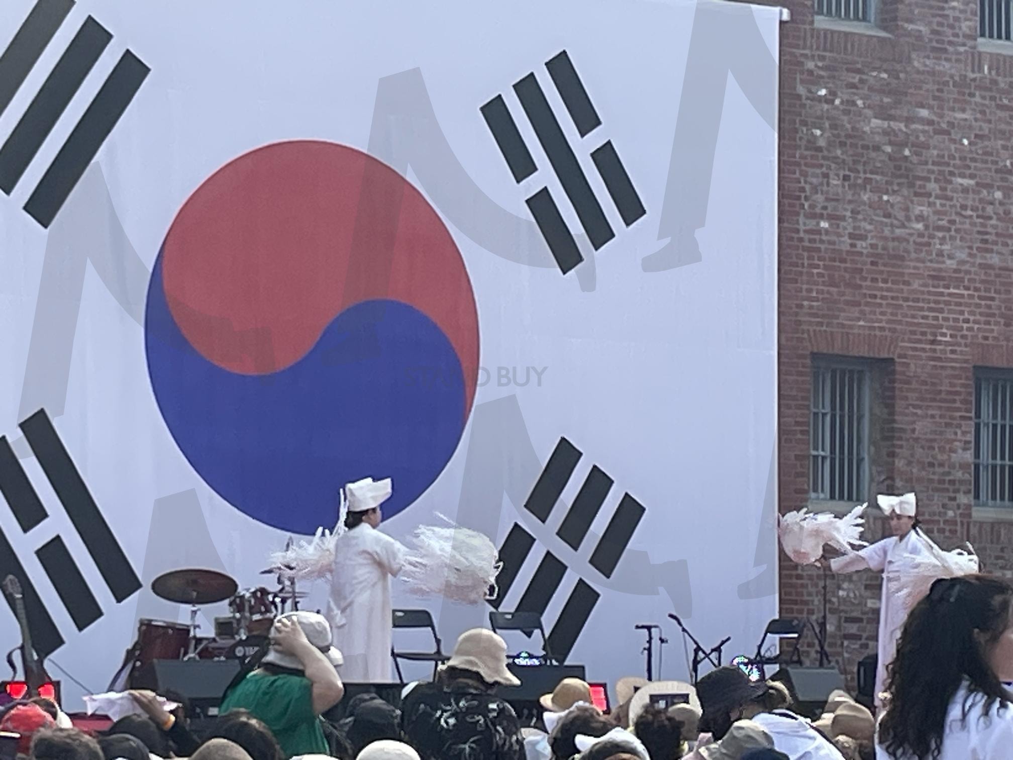 삼일절 서대문형무소와 대형 태극기 | 살풀이, 태극기, 대형태극기, 공연, 독립문공원, 서대문, 서대문독립문공원, 독립문, 3.1절, 삼일절, 광복, 광복절, 애국, 살풀이공연, 한복, 일상, 인증, 서대문형무소, 형무소 | 스탠바이 STANDBUY 디지털 콘텐츠