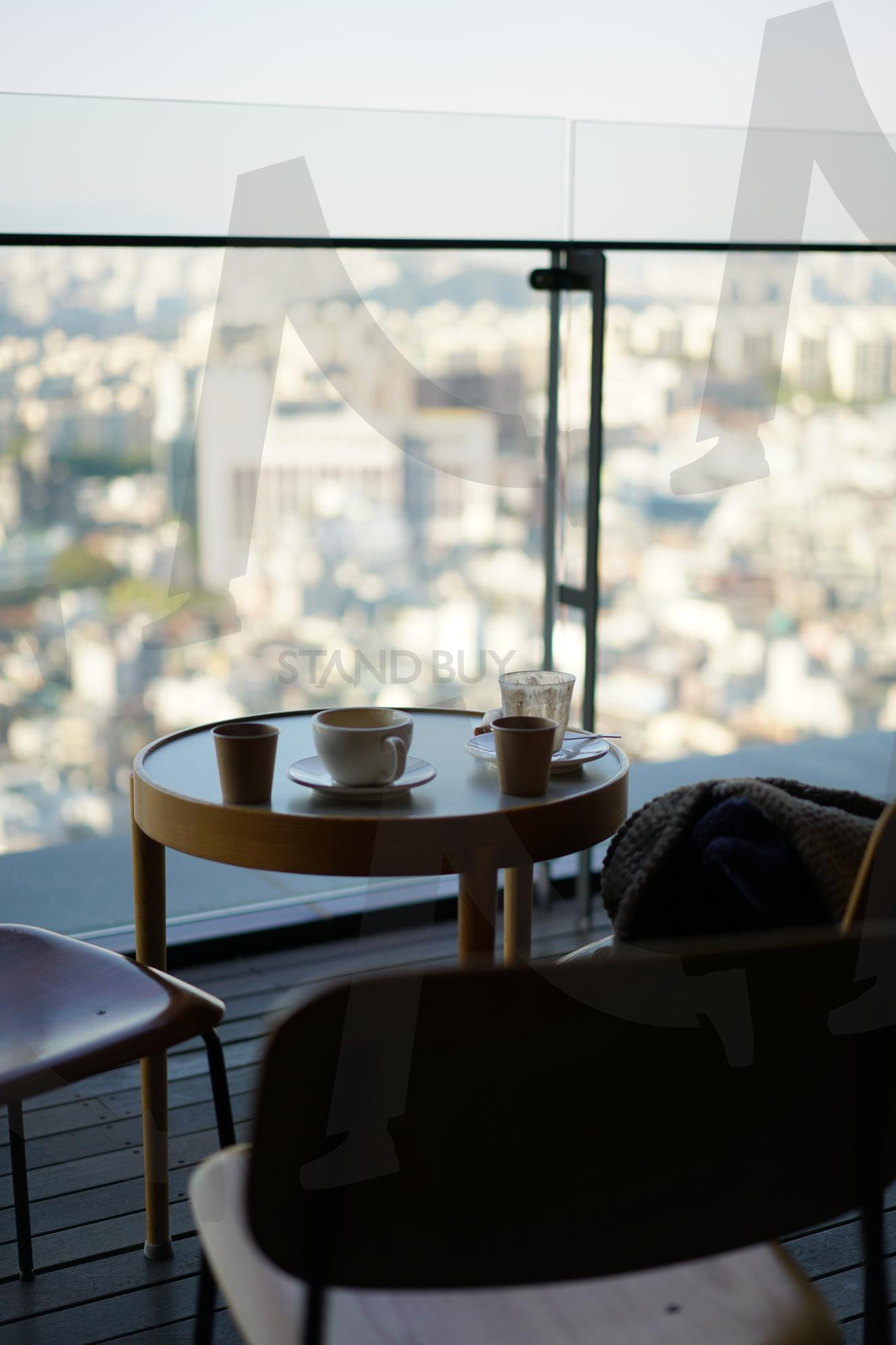 Cozy cafe table with coffee overlooking Seoul city | coffee, Cafe, seoul, city view, date, lifestyle, travel, urban, korea, 서울카페, 감성카페, 데이트, 도시뷰 | 스탠바이 STANDBUY 디지털 콘텐츠