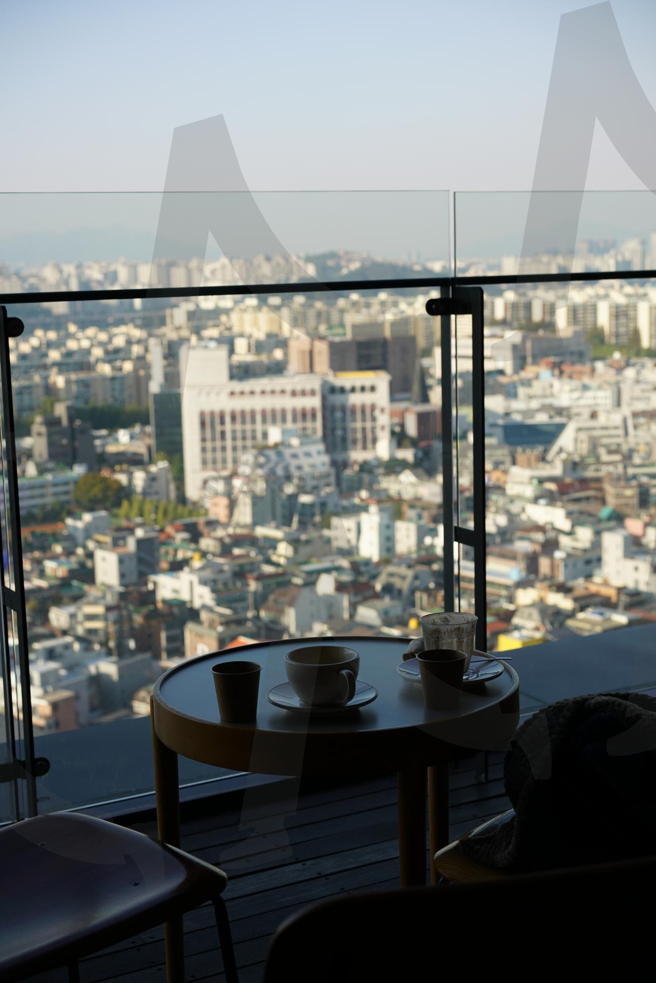 Cafe table with coffee overlooking Seoul city skyline | coffee, Cafe, seoul, city view, date, lifestyle, travel, urban, korea, 데이트, 감성카페, 여행, 한국어, 서울카페, 도시뷰 | 스탠바이 STANDBUY 디지털 콘텐츠