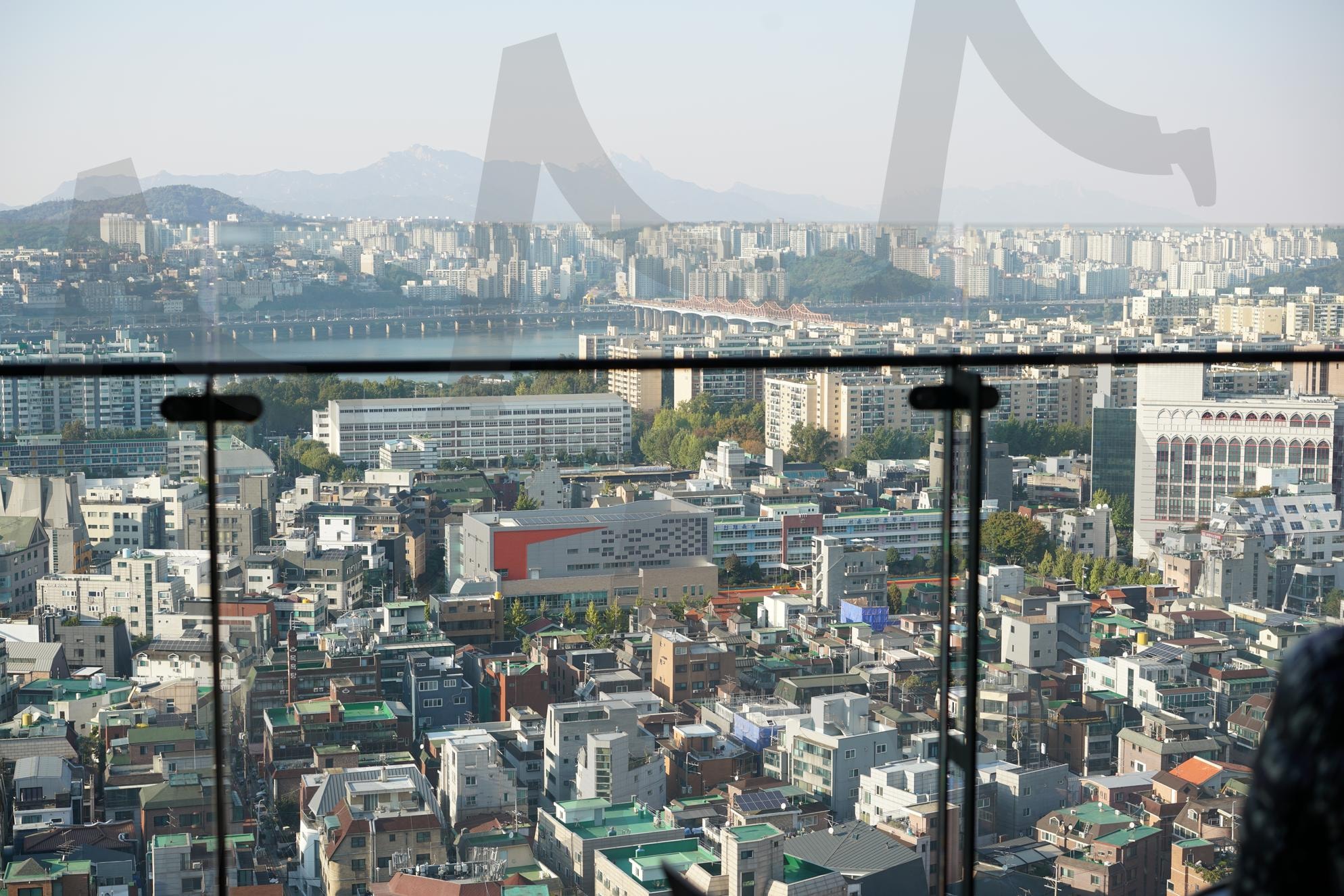 Seoul skyline view with Han River and urban buildings | 서울, 한강, 도시전망, 여행, 한국, 도시뷰, seoul, city, skyline, korea, han river, travel, Asia, cityscape, lifestyle | 스탠바이 STANDBUY 디지털 콘텐츠