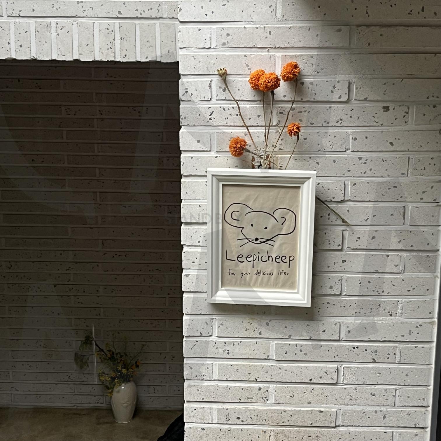 연남동 카페 간판 | 연남동, 일상, 산책, 인스타, 블로그, 감성, 감성사진, 꽃, 데코, 인테리어, 쥐 | 스탠바이 STANDBUY 디지털 콘텐츠