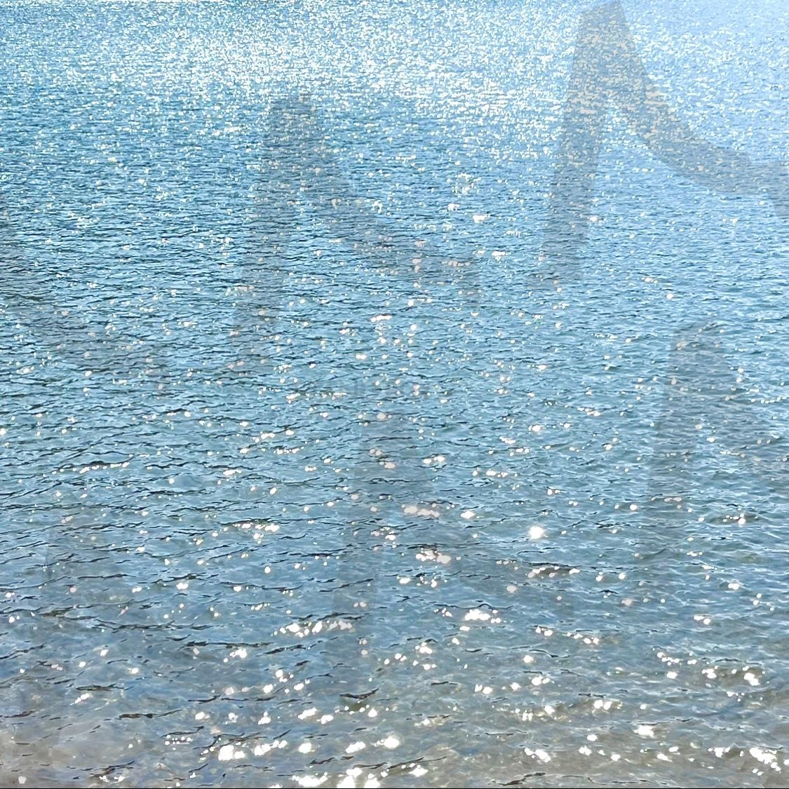 햇살 받아 빛나는 푸른 호수 | 호수, 햇살, 햇빛, 빛나는, 빛, 자연, 한가로운, 여유로운, 반짝반짝, 반짝이는, 반짝, 일상, 산책, 인증, 인스타, 블로그, 감성, 감성사진, 물, 하늘, 푸른, 파란 | 스탠바이 STANDBUY 디지털 콘텐츠