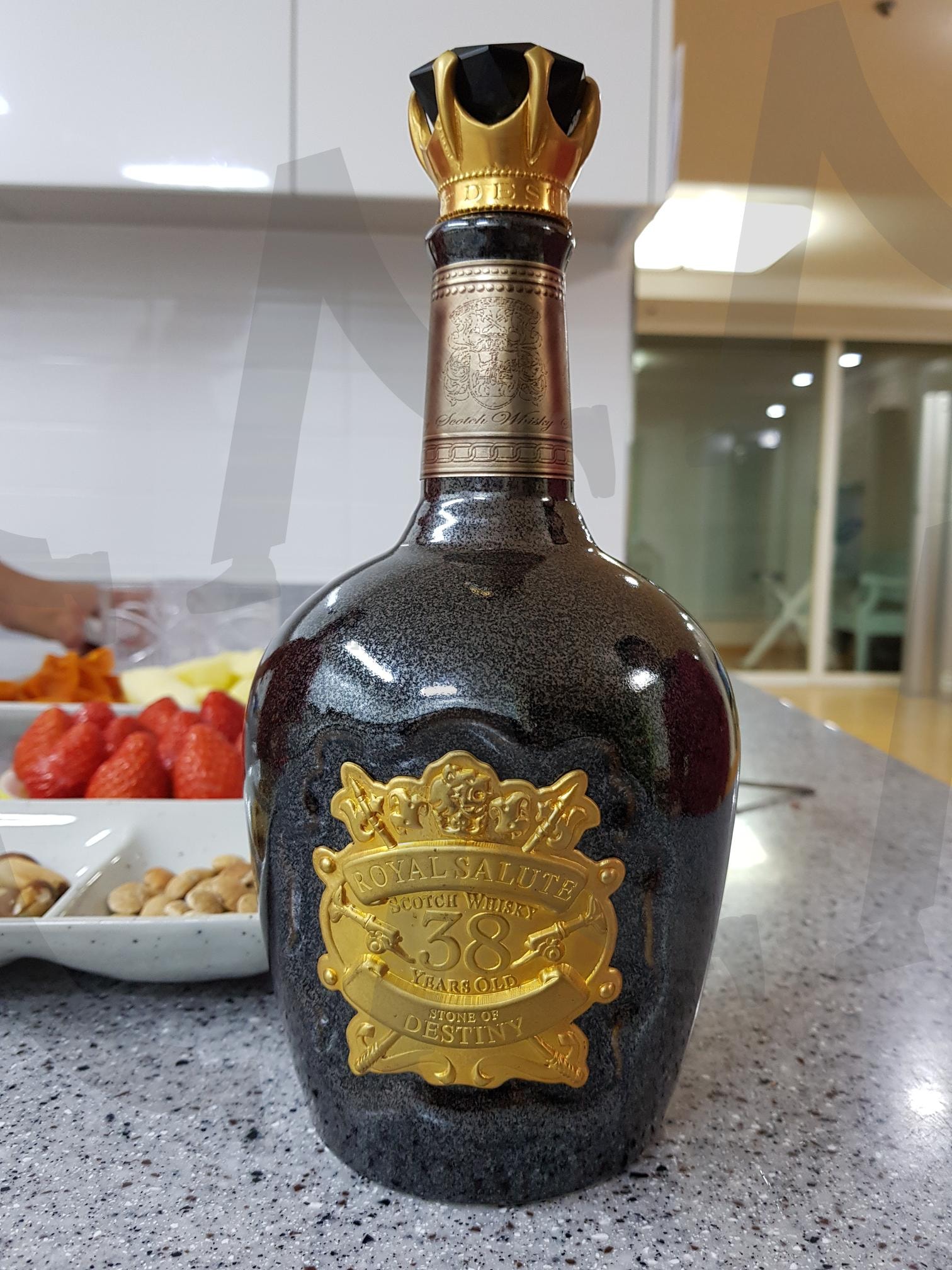로얄 살루트 38년산 | 로얄 살루트, 로얄 살루트 38년산, 비싼 술, 로얄 살루트 술병, 38년산 양주 | 스탠바이 STANDBUY 디지털 콘텐츠