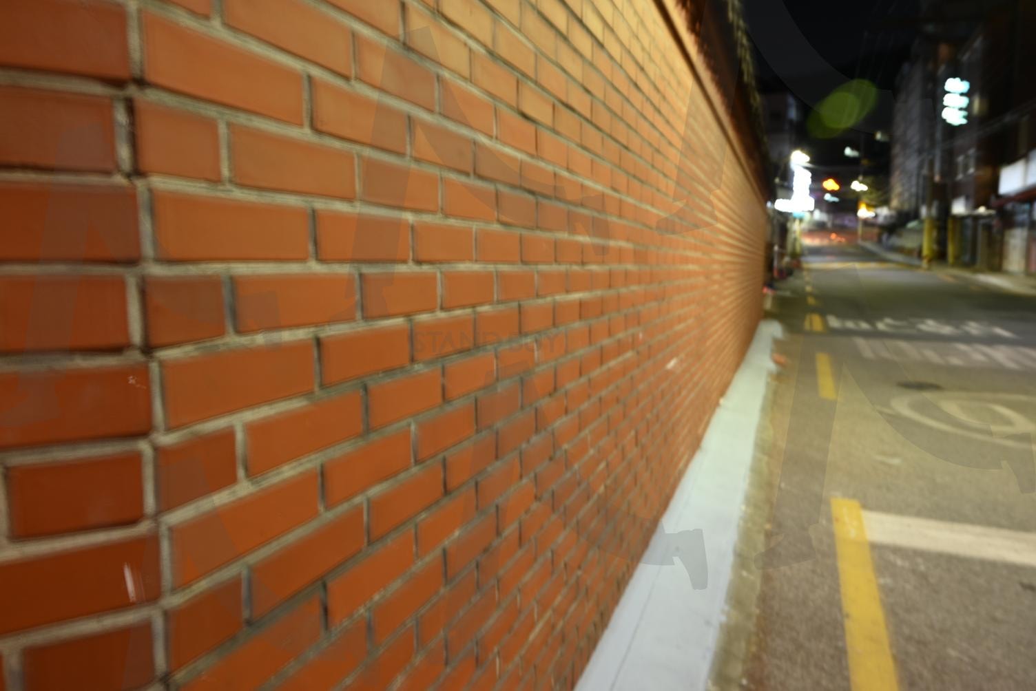 골목길 | 담벼락, 어두운 밤, 골목길, 밤길, 벽돌집 | 스탠바이 STANDBUY 디지털 콘텐츠