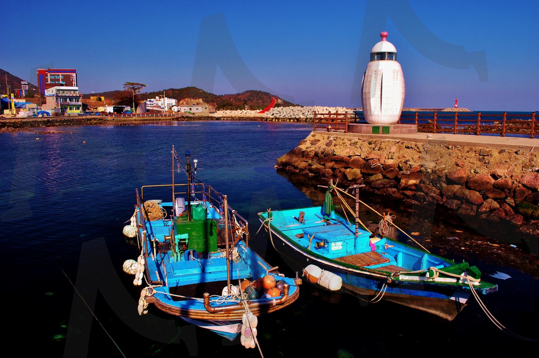 부산 기장 젖병등대 | 부산, 기장, 바다, 젖병등대, 어선, 풍경, 자연, 연화리 | 스탠바이 STANDBUY 디지털 콘텐츠