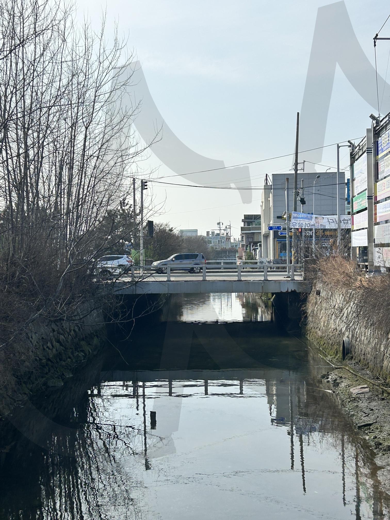 하늘과 강의 경계선 | 하늘, 강, 다리, 경계선, 비침 | 스탠바이 STANDBUY 디지털 콘텐츠