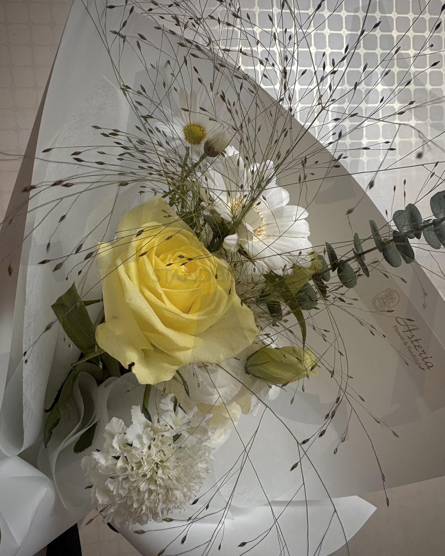 Soft Yellow Rose Bouquet Aesthetic Mood | yellow rose, Flower bouquet, Aesthetic Mood, soft light, romantic, minimal, cozy vibe, floral background | 스탠바이 STANDBUY 디지털 콘텐츠