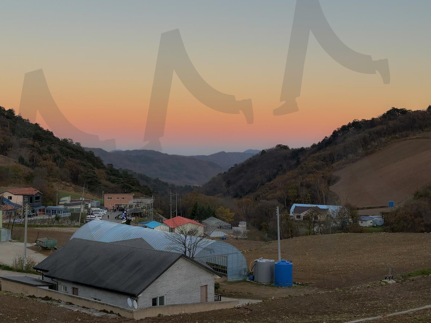 노을지는 마을 | 한국여행, 여행사진, 감성사진, 노을, 엽서사진, 배경화면사진, 핸드폰배경화면사진, 하우웨더엽서, 가을 | 스탠바이 STANDBUY 디지털 콘텐츠