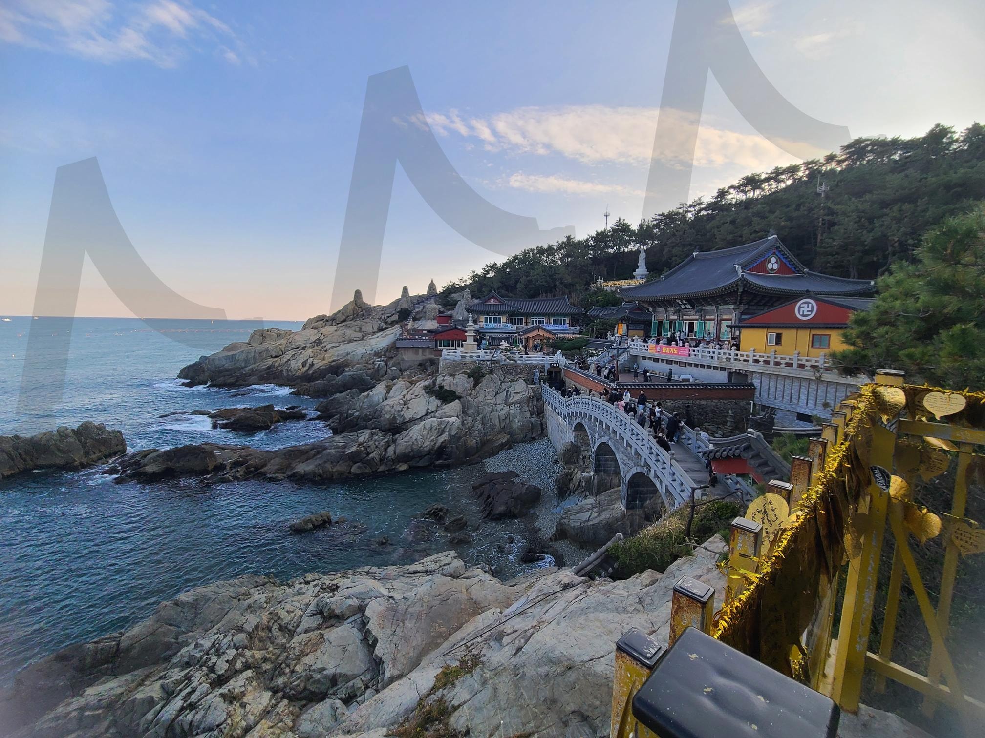 Haedong yonggungsa temple photos ( Busan S.Kore ) | S.Kore temple, S.Kore Busan, Haedong Yonggungsa, the beauty of Korean temples, Korea's Beautiful Scenic View | 스탠바이 STANDBUY 디지털 콘텐츠