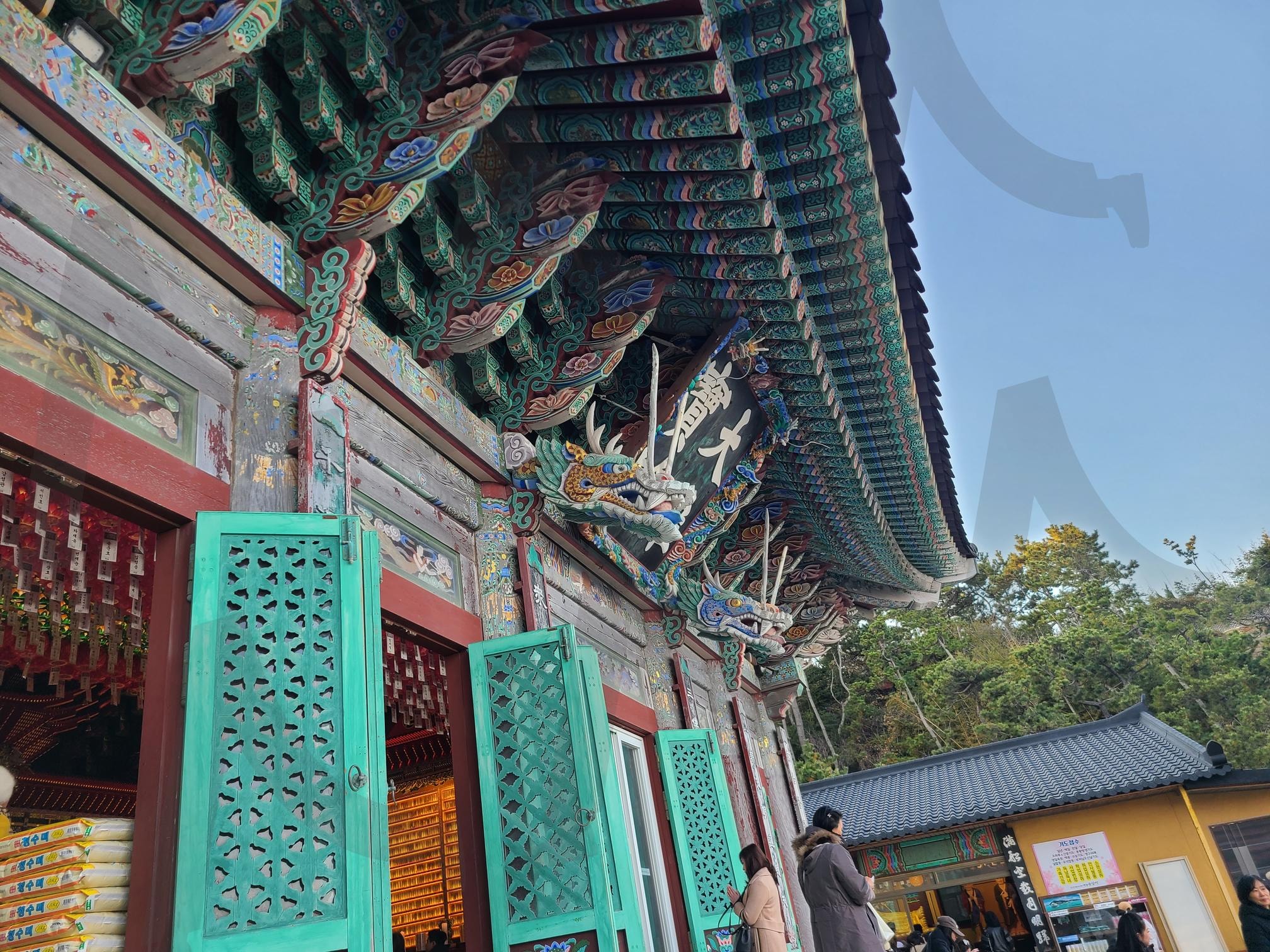 Haedong Yonggungsa Temple photos ( Busan S.Kore Busan ) | Korean temple stay, Haedong Yonggungsa, a Buddhist temple in Korea, Busan Tourist Attractions in Korea, Beautiful buildings in Busan, korea | 스탠바이 STANDBUY 디지털 콘텐츠