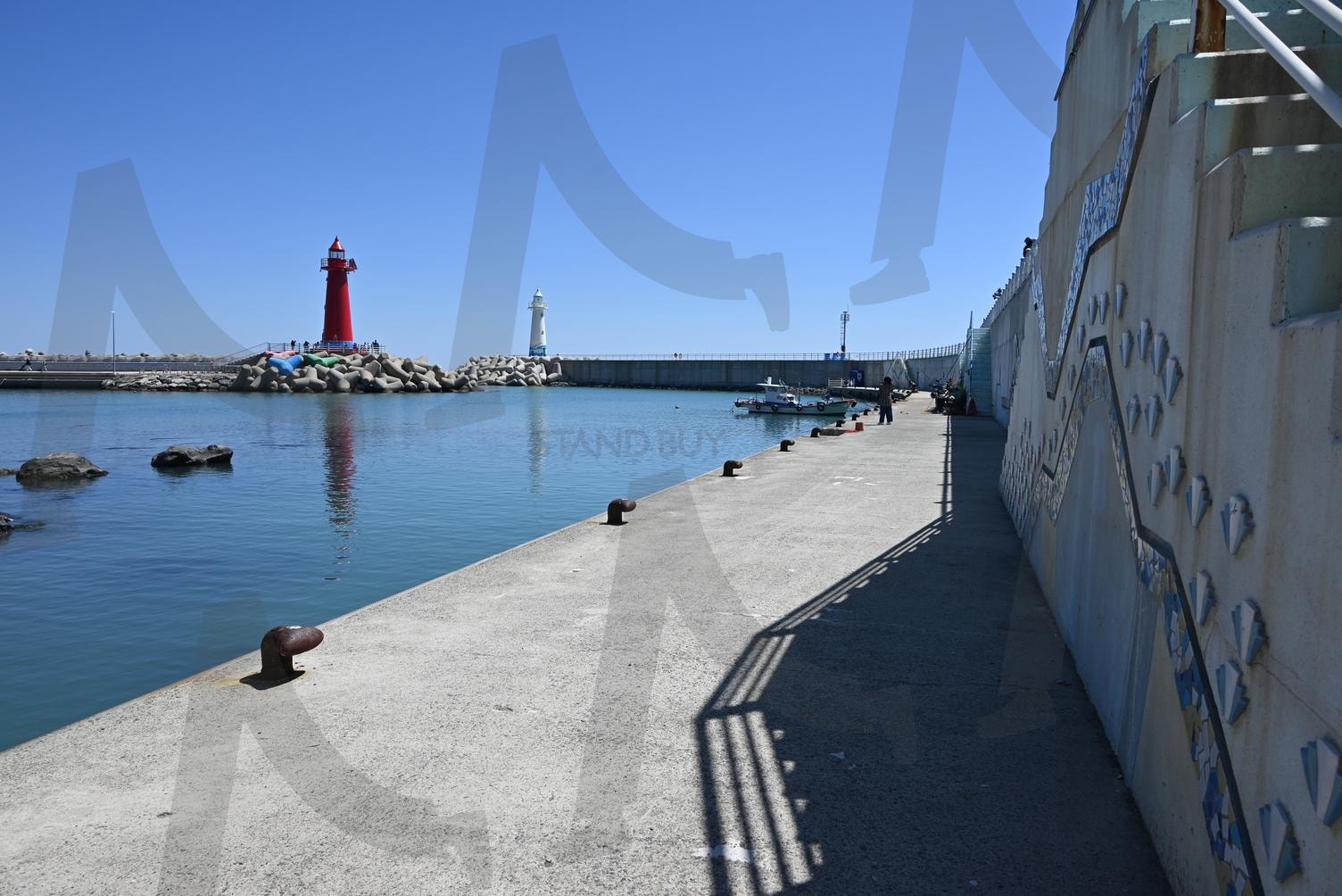 청사포 등대 | 청사포, 등대, 부산, 맑은날 바다, 방파제 | 스탠바이 STANDBUY 디지털 콘텐츠