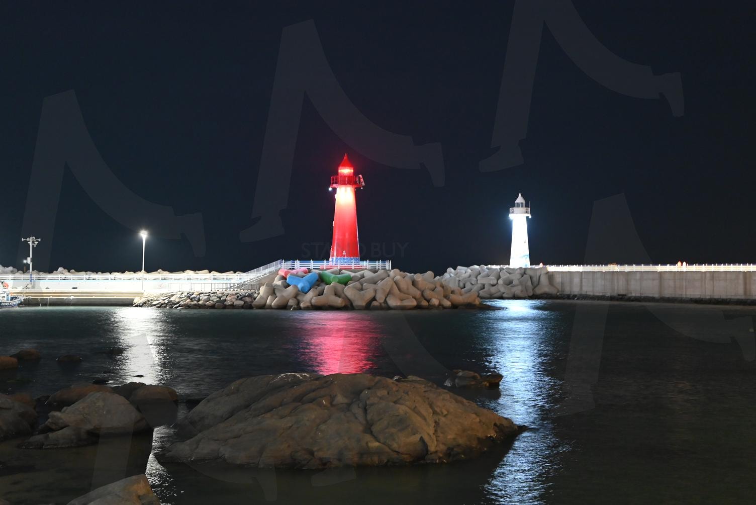 청사포 등대 | 등대, 야간등대, 청사포, 부산, 밤바다 | 스탠바이 STANDBUY 디지털 콘텐츠