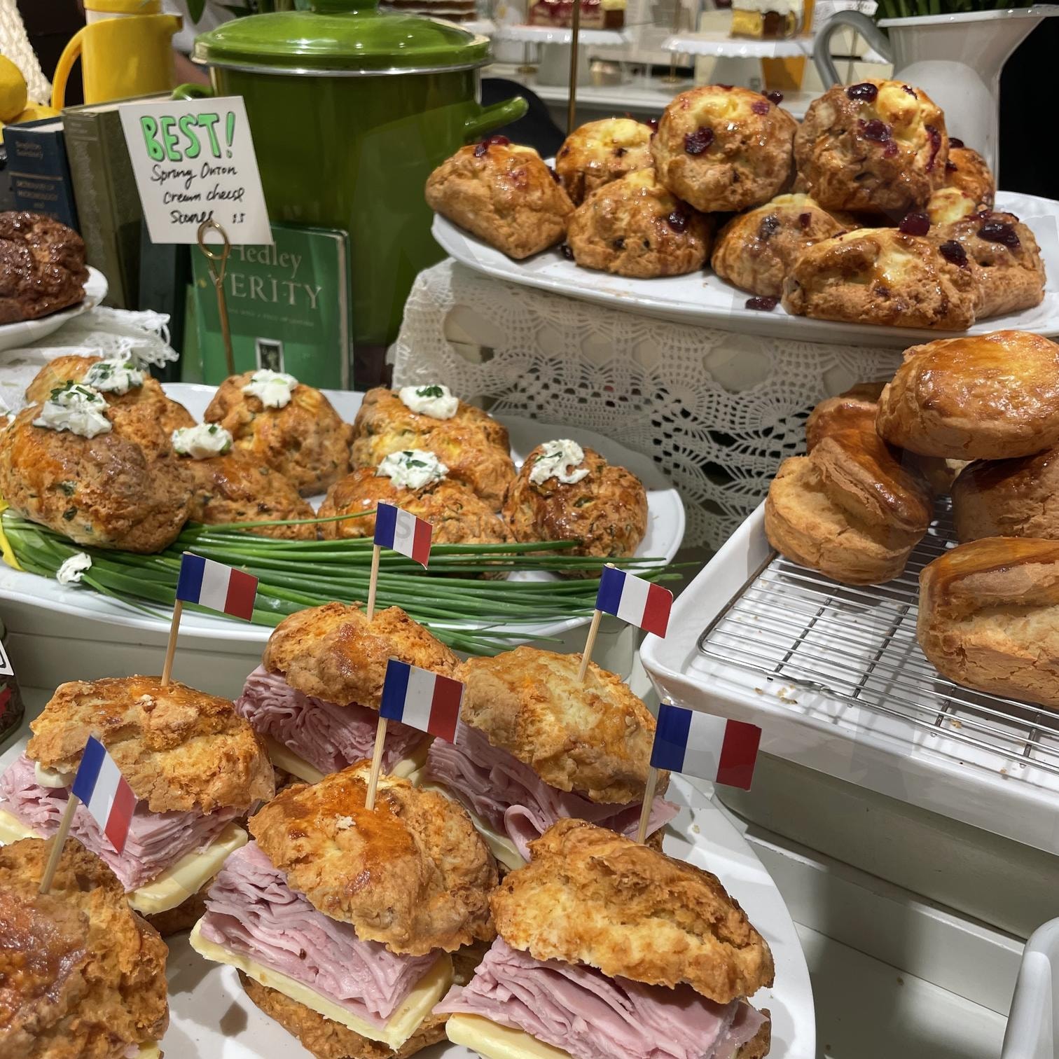 프렌치 감성 브런치 테이블 | 스콘, 샌드위치, 브런치, 베이커리, 홈카페 | 스탠바이 STANDBUY 디지털 콘텐츠