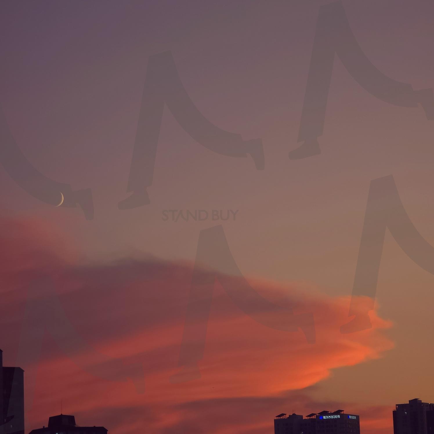 붉은 노을이 내려앉은 저녁 하늘과 초승달의 조화 | 모바일사진가, 초승달, 노을, 저녁하늘, 붉은하늘, 힐링, 자연풍경, 감성배경, 서정적인, 고화질사진 | 스탠바이 STANDBUY 디지털 콘텐츠