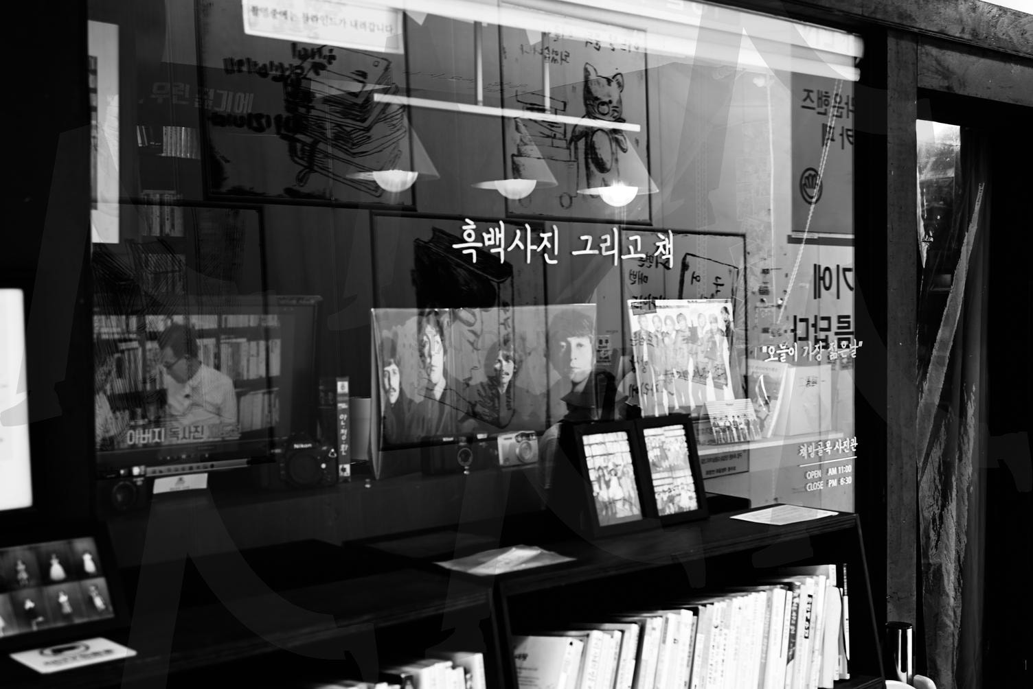 보수동 책방 | 보수동, 책방, 흑백사진, 사진관, 부산 | 스탠바이 STANDBUY 디지털 콘텐츠