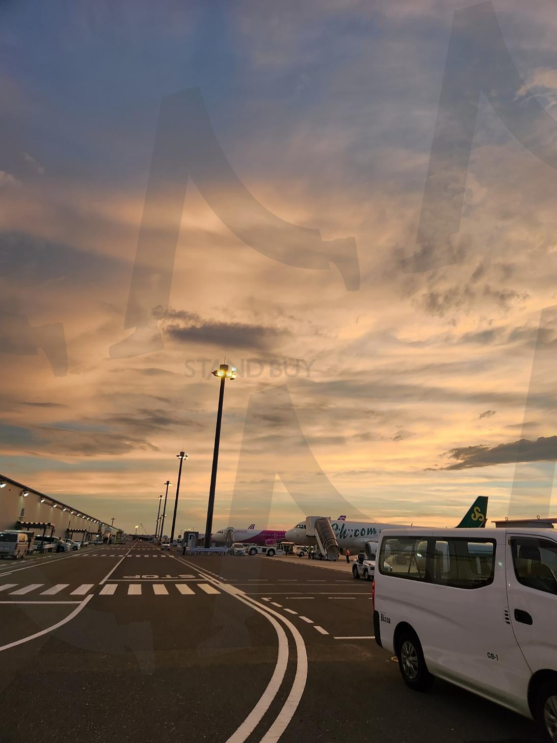 일본 공항 노을이 지는 저녁 | 일본, 여행, 공항, 노을, sky | 스탠바이 STANDBUY 디지털 콘텐츠